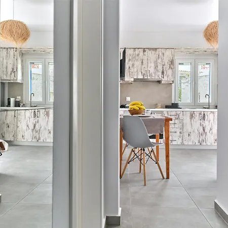 Nickevi アパート ナウサ